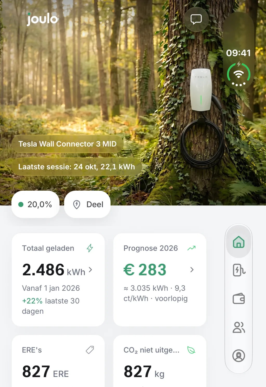 Het overzicht van de Joulo-app op een opengeklapte iPhone Duo: het bos loopt van rand tot rand en de tabbalk staat in de zijbalk rechts. De getoonde bedragen zijn voorbeeldcijfers.